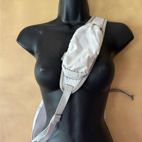 Eddie Bauer Crossbody backpack - Picture 2 of 3